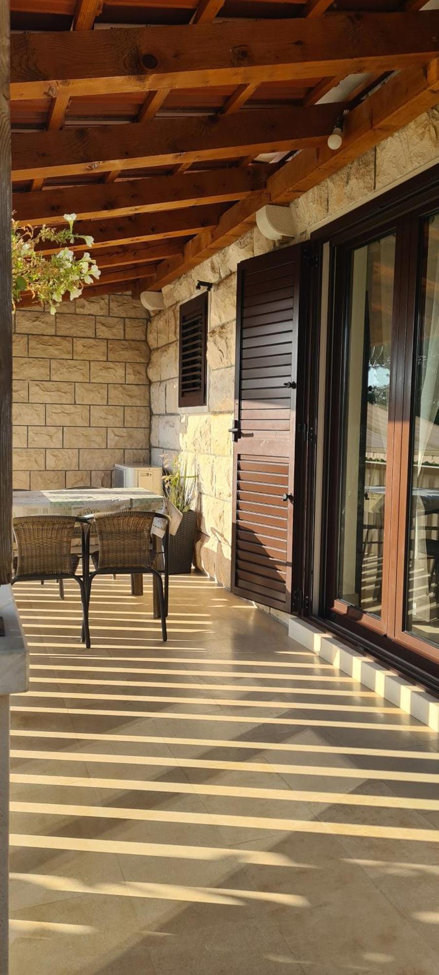 Apartments " Happy Villa " Splitska Exterior photo