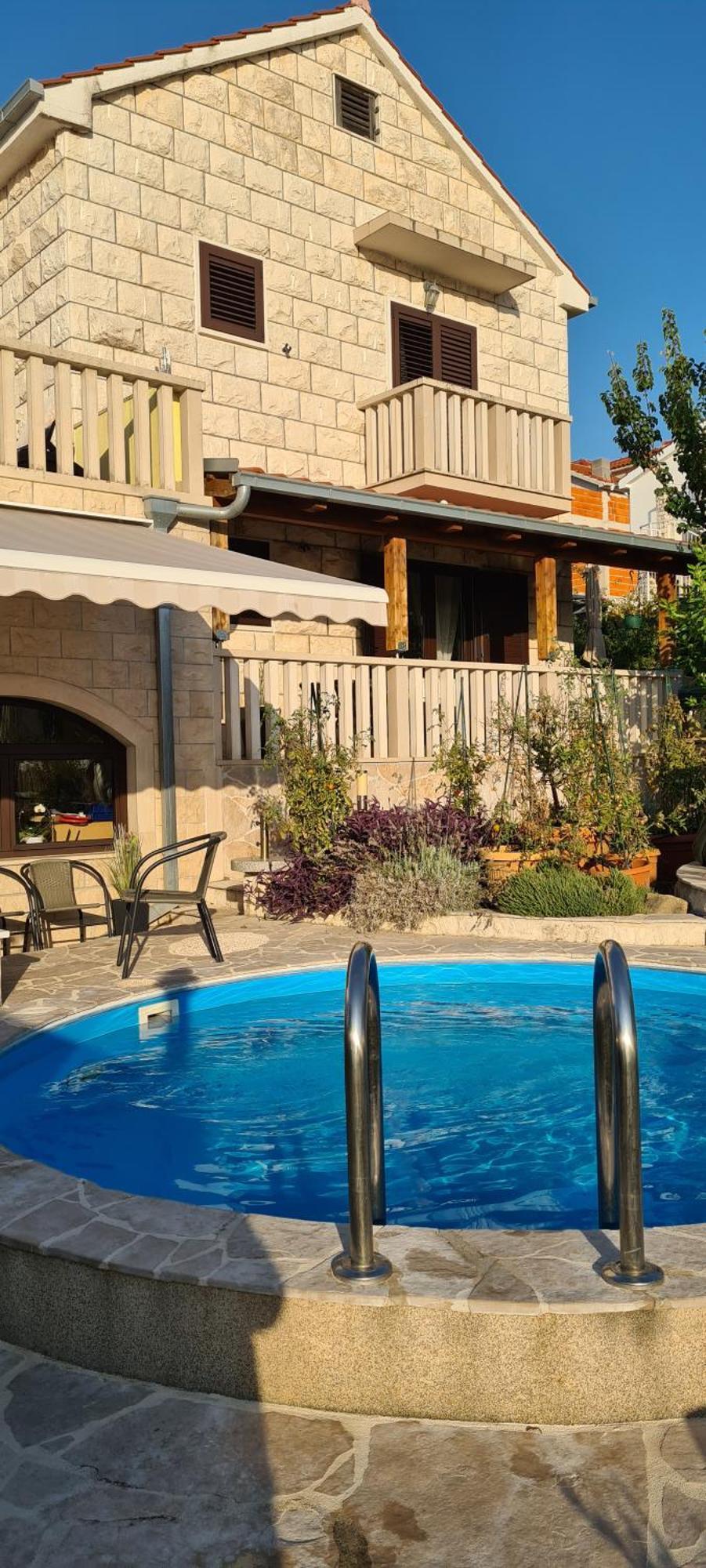 Apartments " Happy Villa " Splitska Exterior photo
