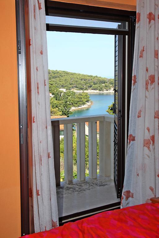 Apartments " Happy Villa " Splitska Exterior photo